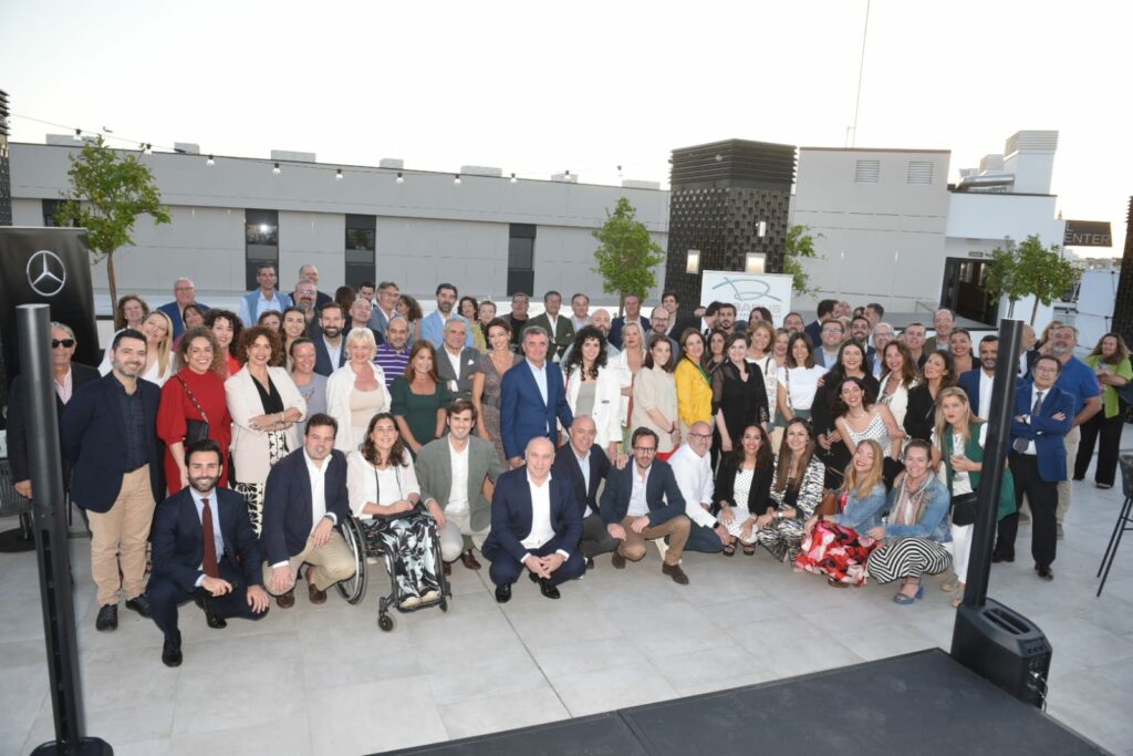 ROSABUS presenta en Sevilla sus nuevos autocares híbridos y su sello ‘Tarifa Verde’ para compensar la huella de carbono en colaboración con sus clientes